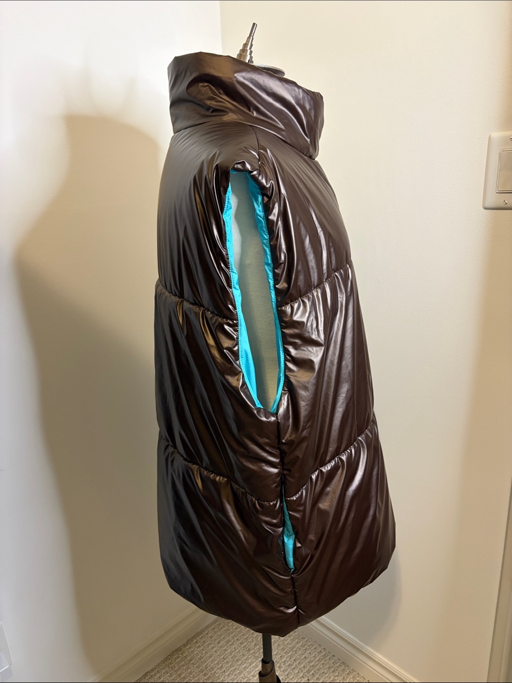 FABLETICS Metallic Brown Puffer Vest with Blue Interior SIZE LARGE - Picture 5 of 13